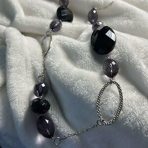 Necklace tri-colored, beveled beads strung with silver tone circles #148